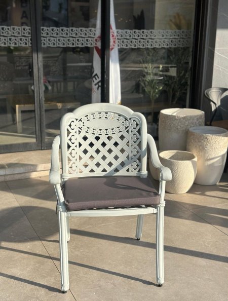 كرسي ألمنيوم