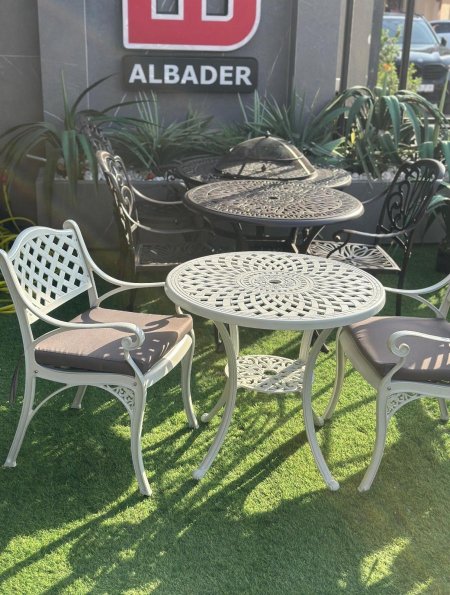 طاولة ألمنيوم