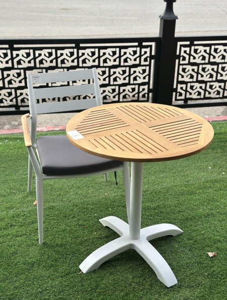 طاولة ألمنيوم مع وجه خشب طبيعي