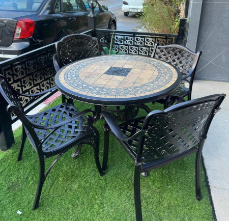 طاولة ألمنيوم