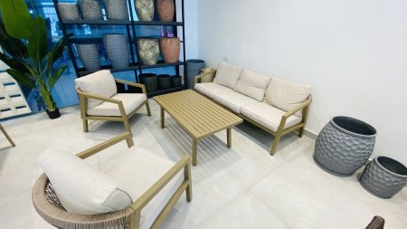 طقم كنب خارجي ٥ مقاعد وطاولة